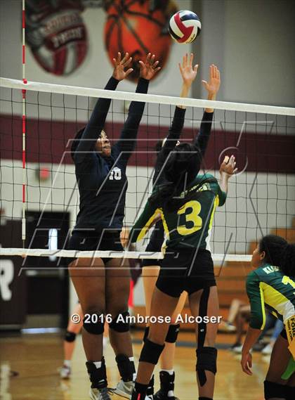 Thumbnail 3 in Lamar vs. Klein Forest (NIKE Invitational Tournament) photogallery.