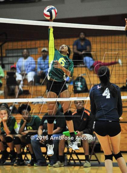 Thumbnail 2 in Lamar vs. Klein Forest (NIKE Invitational Tournament) photogallery.
