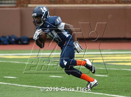 Thumbnail 3 in Catholic Central vs. Sterling Heights Stevenson (Battle at the Big House) photogallery.