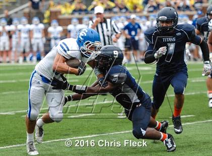 Thumbnail 2 in Catholic Central vs. Sterling Heights Stevenson (Battle at the Big House) photogallery.