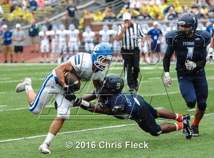 Thumbnail 3 in Catholic Central vs. Sterling Heights Stevenson (Battle at the Big House) photogallery.