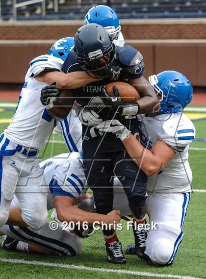 Thumbnail 3 in Catholic Central vs. Sterling Heights Stevenson (Battle at the Big House) photogallery.