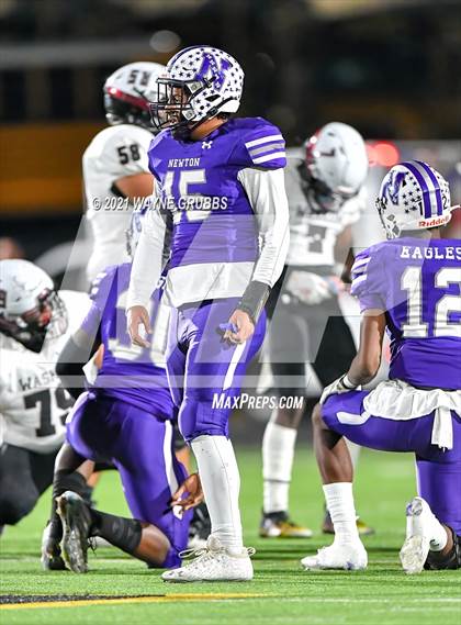 Thumbnail 2 in Waskom vs. Newton (UIL 3A Region Semifinal Playoff) photogallery.