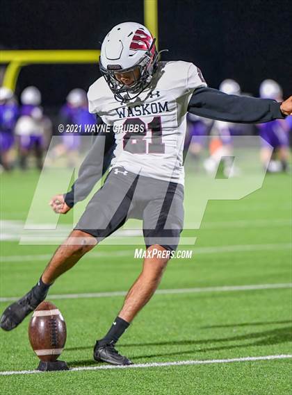Thumbnail 1 in Waskom vs. Newton (UIL 3A Region Semifinal Playoff) photogallery.