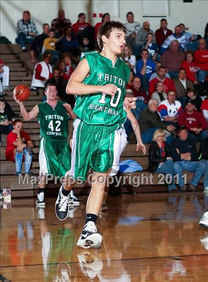 Thumbnail 1 in Triton Central vs. Morristown photogallery.