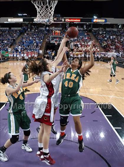 Thumbnail 1 in Brea Olinda vs. Carondelet (CIF State D2 Final) photogallery.