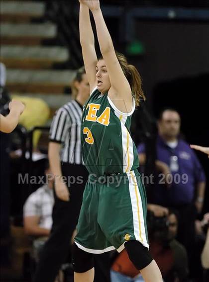 Thumbnail 1 in Brea Olinda vs. Carondelet (CIF State D2 Final) photogallery.