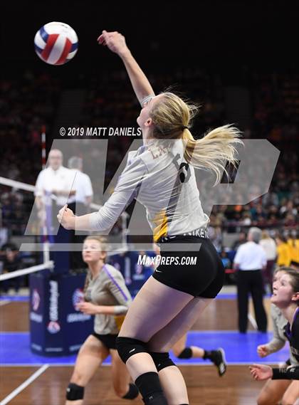 Thumbnail 1 in Legend vs. Fort Collins (CHSAA 5A Playoff) photogallery.