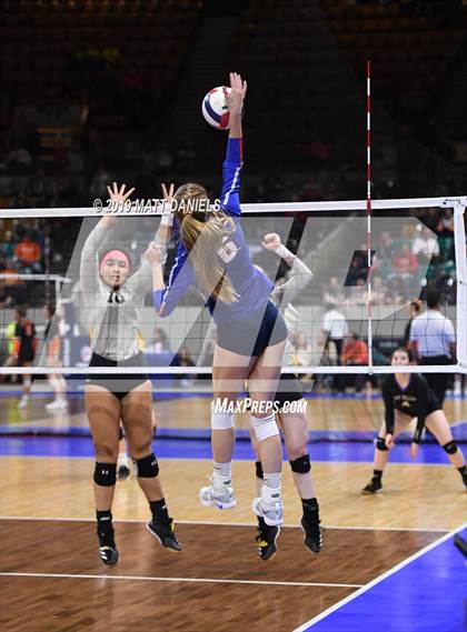 Thumbnail 2 in Legend vs. Fort Collins (CHSAA 5A Playoff) photogallery.