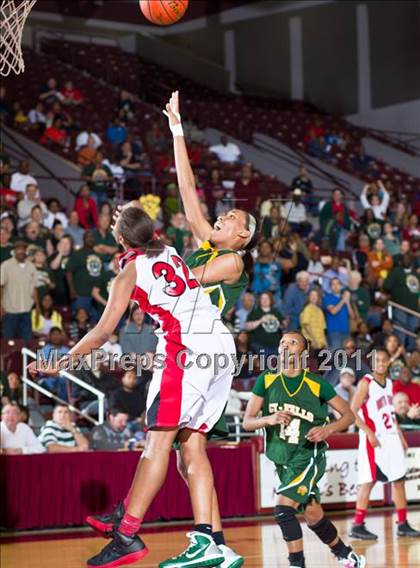 Thumbnail 3 in Cypress Falls vs. North Shore (5A Region III Semifinal) photogallery.