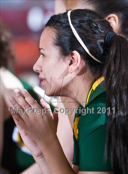 Thumbnail 2 in Cypress Falls vs. North Shore (5A Region III Semifinal) photogallery.