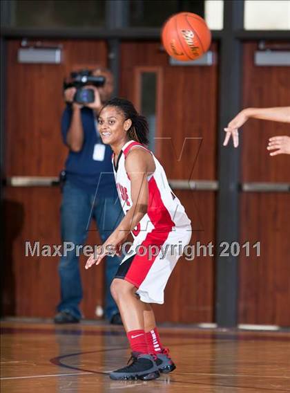 Thumbnail 2 in Cypress Falls vs. North Shore (5A Region III Semifinal) photogallery.