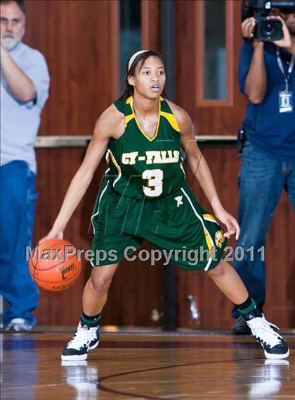 Thumbnail 3 in Cypress Falls vs. North Shore (5A Region III Semifinal) photogallery.