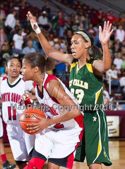 Thumbnail 2 in Cypress Falls vs. North Shore (5A Region III Semifinal) photogallery.