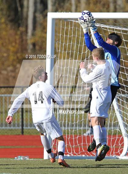 Thumbnail 2 in Joel Barlow vs. Hand (CIAC Class L Final) photogallery.
