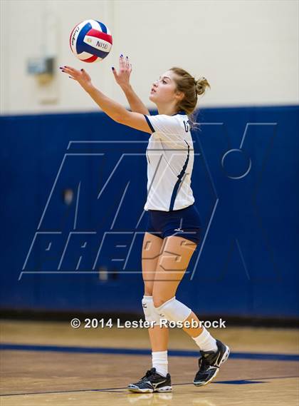 Thumbnail 1 in Reagan vs O'Connor photogallery.