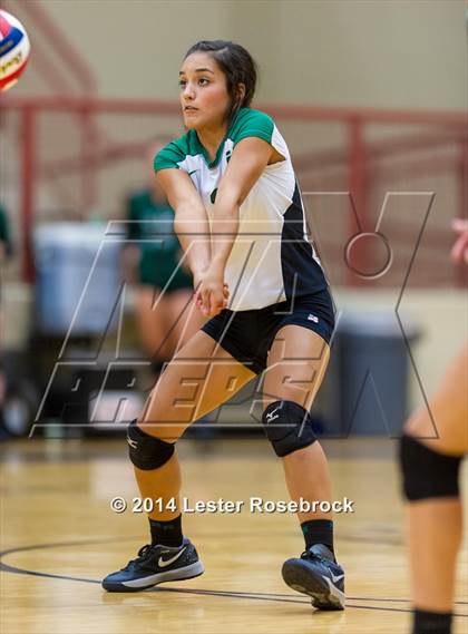 Thumbnail 1 in Reagan vs O'Connor photogallery.