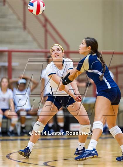 Thumbnail 2 in Reagan vs O'Connor photogallery.