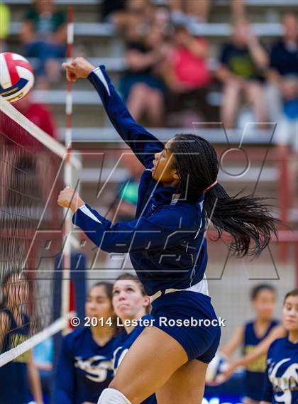 Thumbnail 1 in Reagan vs O'Connor photogallery.
