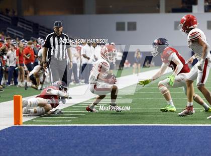 Thumbnail 2 in John Paul II vs. Sacred Heart photogallery.