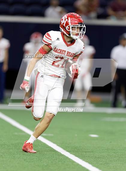 Thumbnail 2 in John Paul II vs. Sacred Heart photogallery.