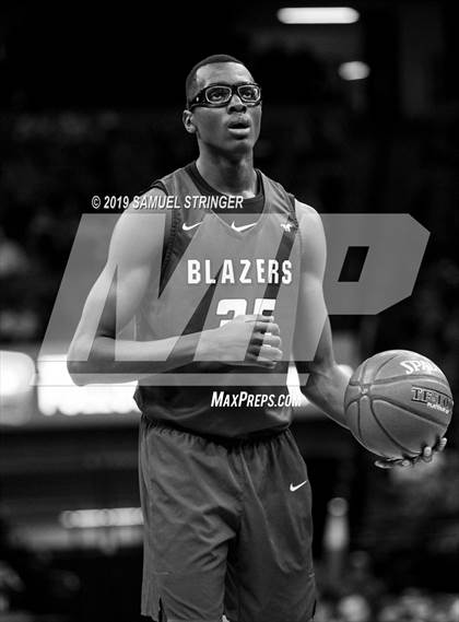 Thumbnail 3 in Sheldon vs. Sierra Canyon (CIF State Open Division Final) photogallery.