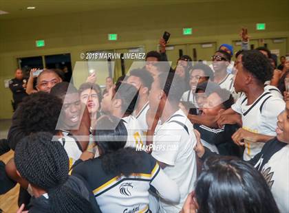 Thumbnail 2 in Van Nuys vs. King/Drew (CIF LACS D2 Final) photogallery.