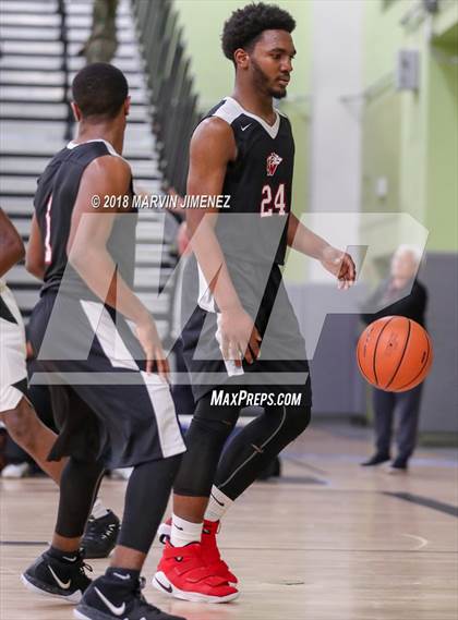 Thumbnail 3 in Van Nuys vs. King/Drew (CIF LACS D2 Final) photogallery.
