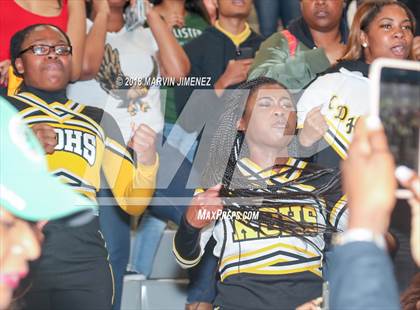 Thumbnail 2 in Van Nuys vs. King/Drew (CIF LACS D2 Final) photogallery.