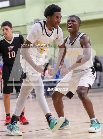 Thumbnail 2 in Van Nuys vs. King/Drew (CIF LACS D2 Final) photogallery.