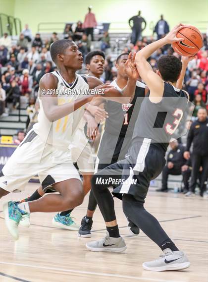 Thumbnail 2 in Van Nuys vs. King/Drew (CIF LACS D2 Final) photogallery.