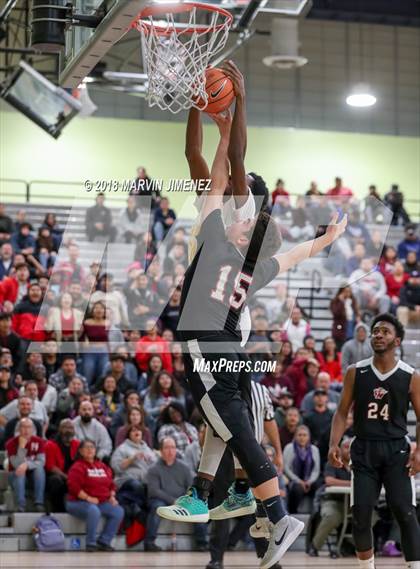 Thumbnail 3 in Van Nuys vs. King/Drew (CIF LACS D2 Final) photogallery.