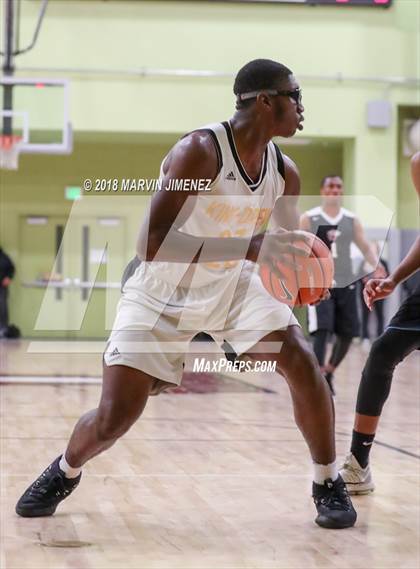 Thumbnail 1 in Van Nuys vs. King/Drew (CIF LACS D2 Final) photogallery.