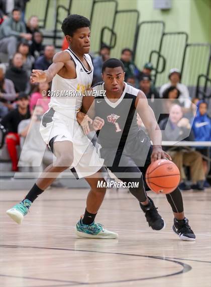 Thumbnail 2 in Van Nuys vs. King/Drew (CIF LACS D2 Final) photogallery.