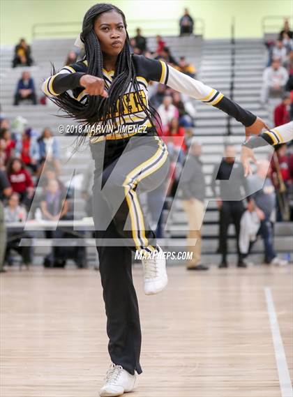 Thumbnail 2 in Van Nuys vs. King/Drew (CIF LACS D2 Final) photogallery.
