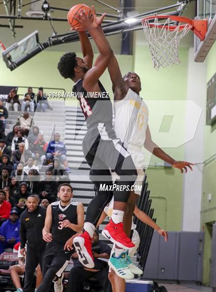 Thumbnail 2 in Van Nuys vs. King/Drew (CIF LACS D2 Final) photogallery.