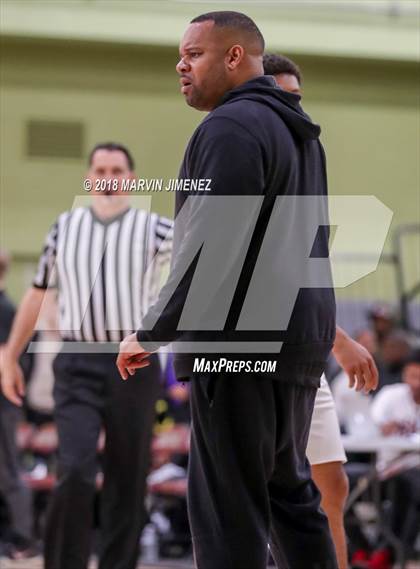 Thumbnail 2 in Van Nuys vs. King/Drew (CIF LACS D2 Final) photogallery.