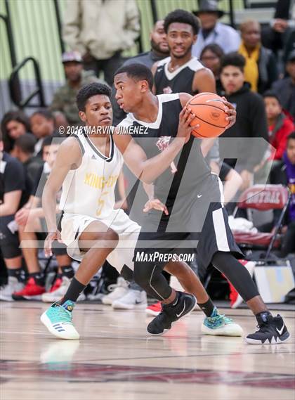 Thumbnail 2 in Van Nuys vs. King/Drew (CIF LACS D2 Final) photogallery.