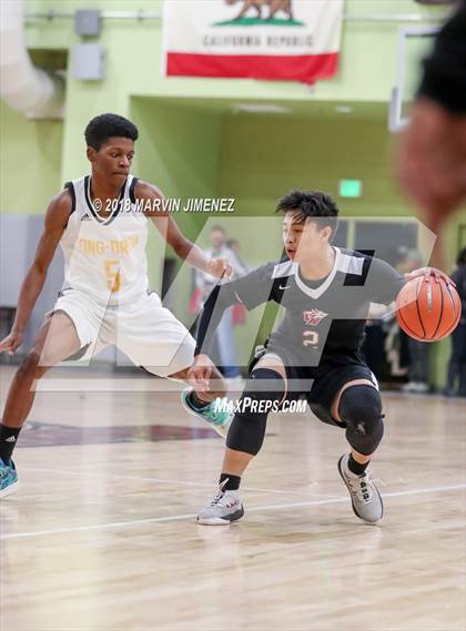 Thumbnail 2 in Van Nuys vs. King/Drew (CIF LACS D2 Final) photogallery.