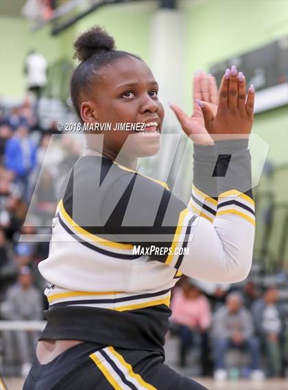 Thumbnail 2 in Van Nuys vs. King/Drew (CIF LACS D2 Final) photogallery.