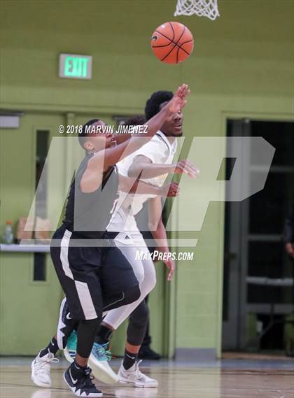 Thumbnail 1 in Van Nuys vs. King/Drew (CIF LACS D2 Final) photogallery.
