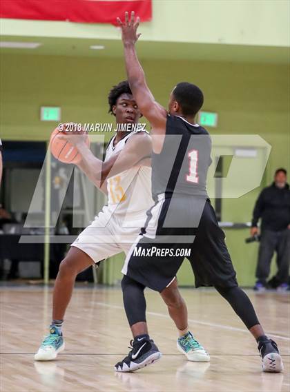 Thumbnail 2 in Van Nuys vs. King/Drew (CIF LACS D2 Final) photogallery.