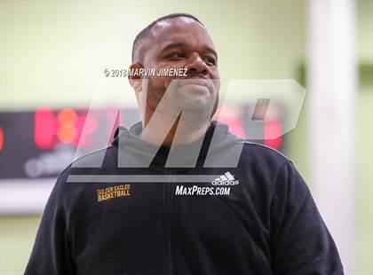 Thumbnail 3 in Van Nuys vs. King/Drew (CIF LACS D2 Final) photogallery.