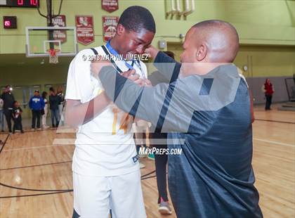 Thumbnail 2 in Van Nuys vs. King/Drew (CIF LACS D2 Final) photogallery.
