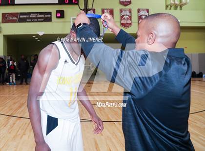 Thumbnail 3 in Van Nuys vs. King/Drew (CIF LACS D2 Final) photogallery.