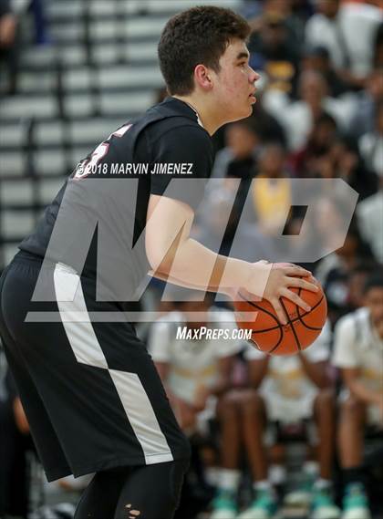 Thumbnail 3 in Van Nuys vs. King/Drew (CIF LACS D2 Final) photogallery.