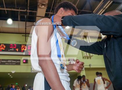 Thumbnail 2 in Van Nuys vs. King/Drew (CIF LACS D2 Final) photogallery.