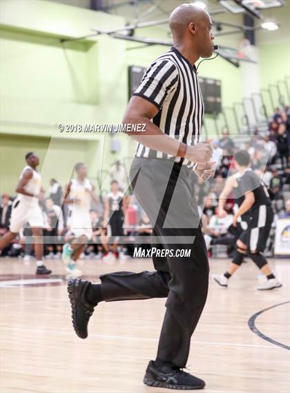 Thumbnail 2 in Van Nuys vs. King/Drew (CIF LACS D2 Final) photogallery.
