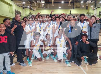 Thumbnail 2 in Van Nuys vs. King/Drew (CIF LACS D2 Final) photogallery.