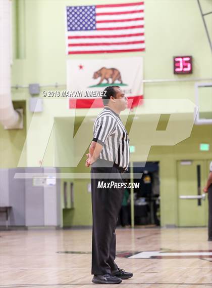 Thumbnail 2 in Van Nuys vs. King/Drew (CIF LACS D2 Final) photogallery.